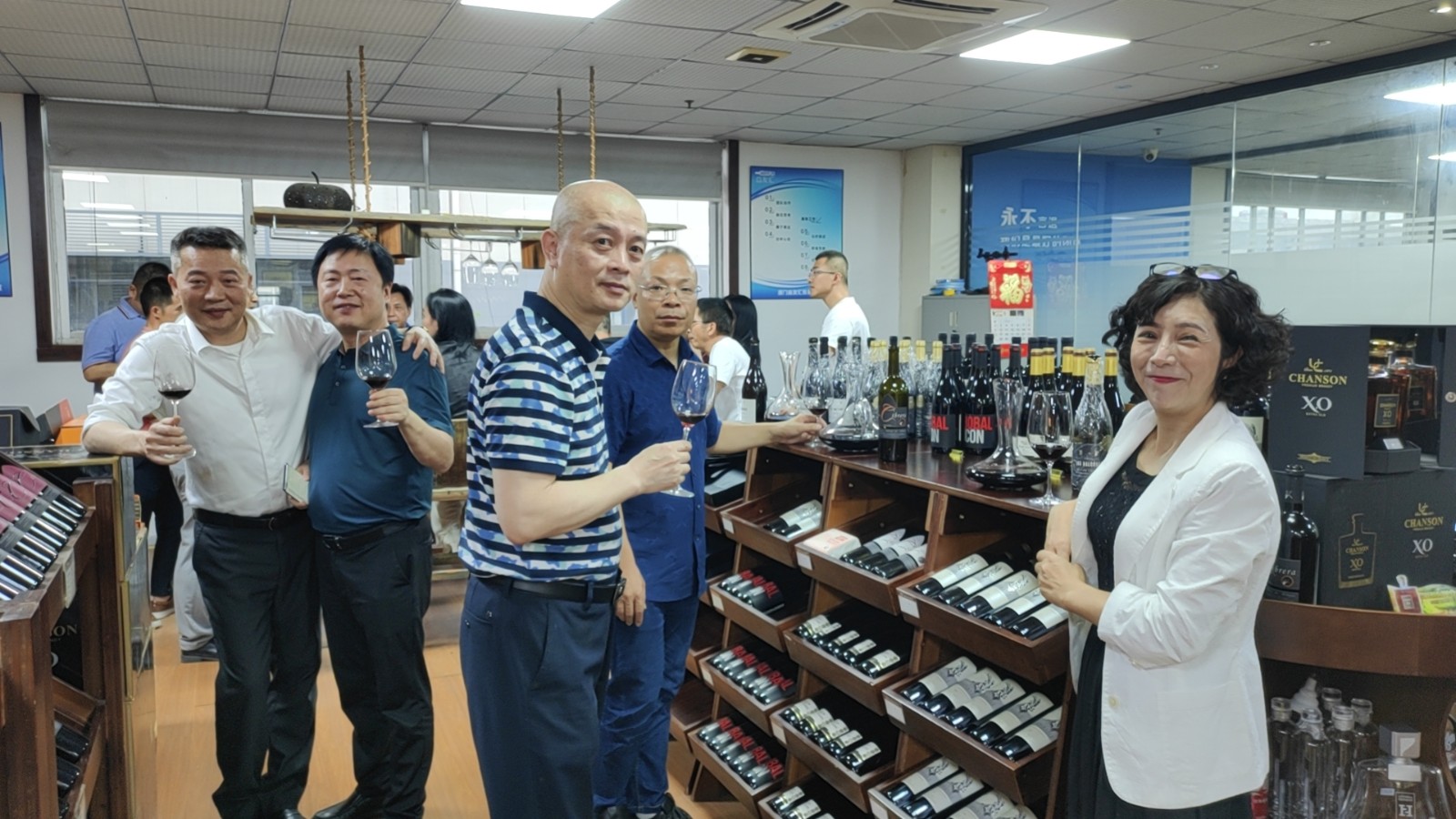 河北省邯郸市乡村振兴仓储式服装直播基地