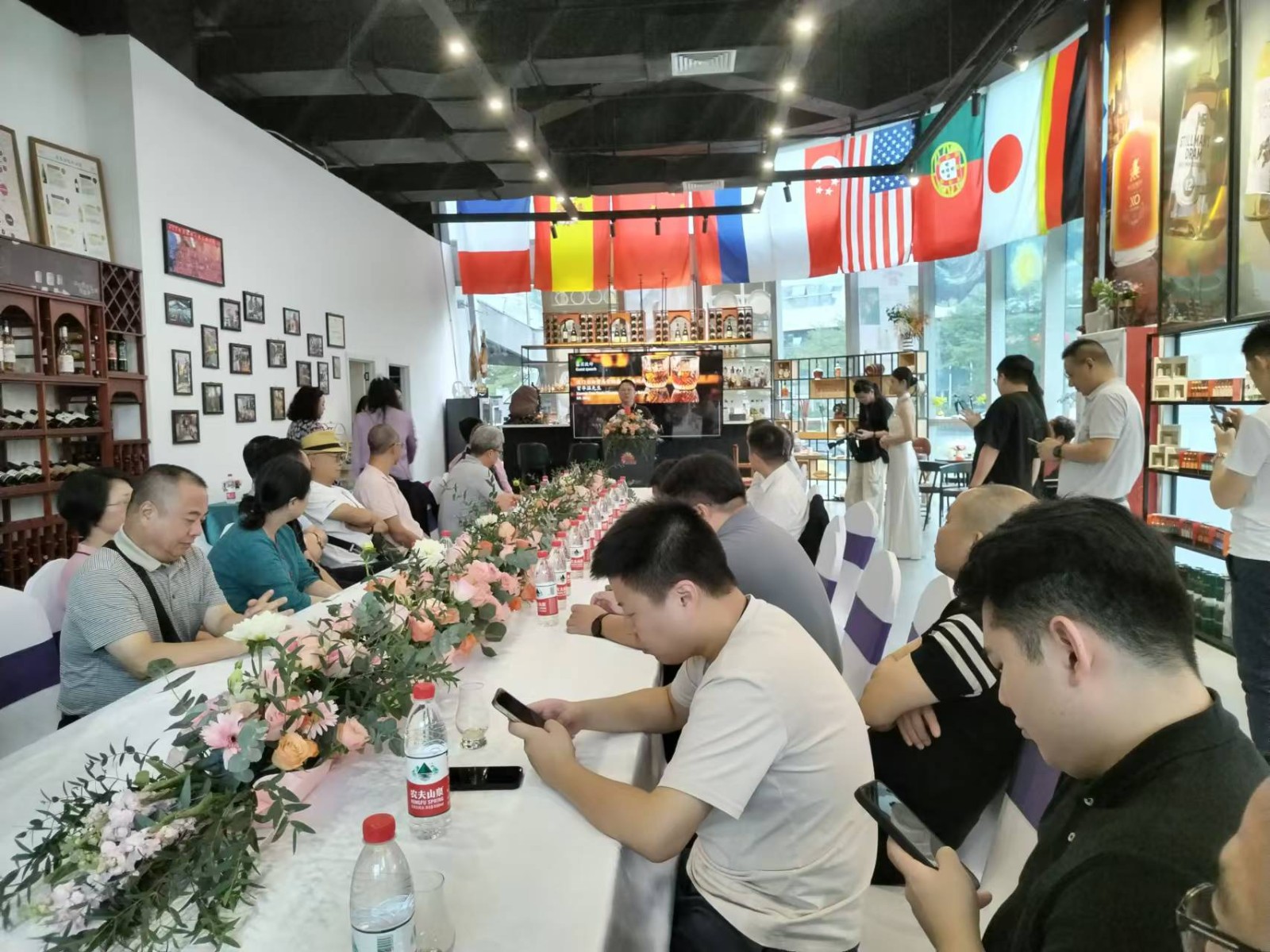 义乌超千家门店聚焦直播供应链 江北下朱小区开拓致富新门路